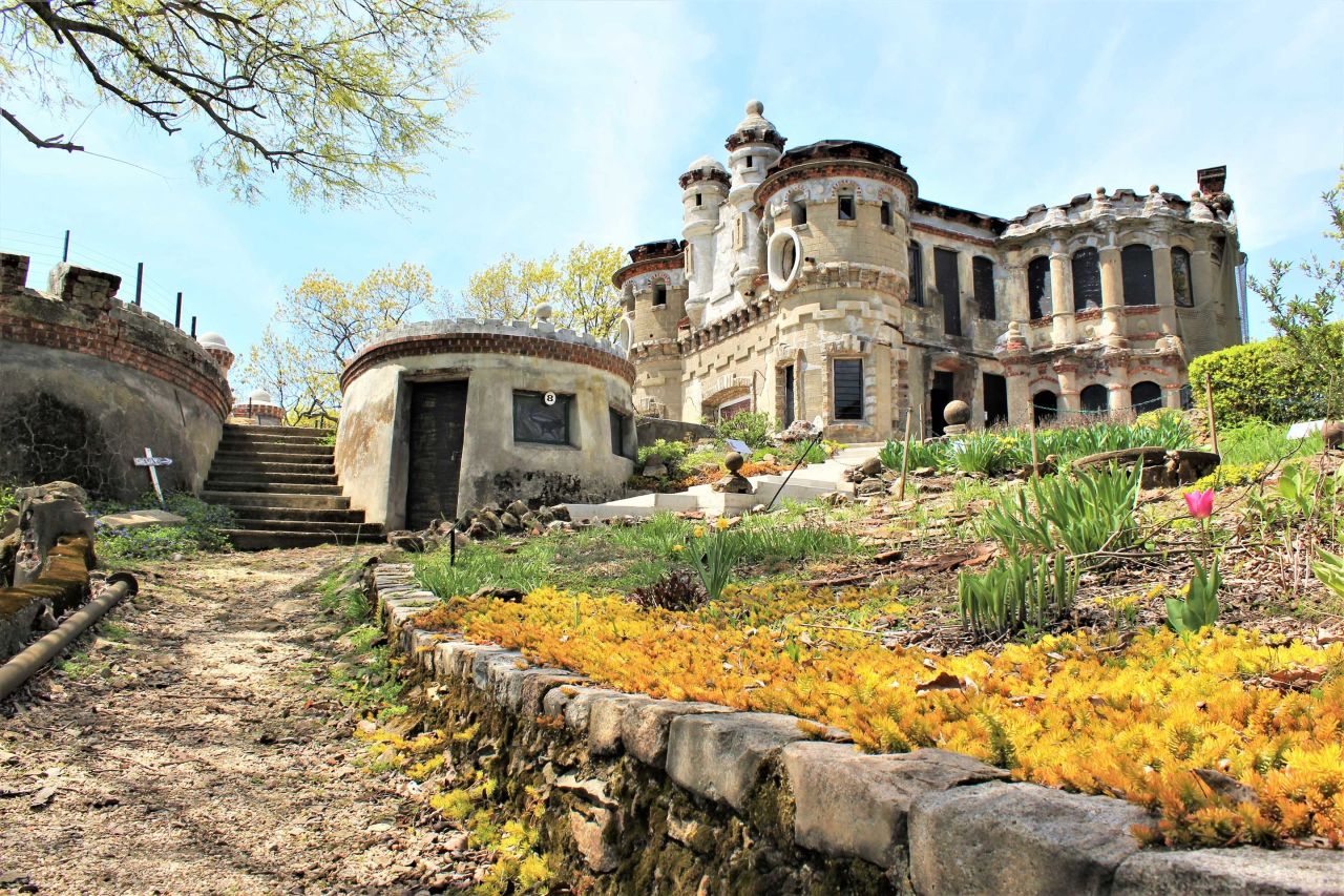Fortress On The Hudson, Home Of Explosions And Parties, Welcomes You